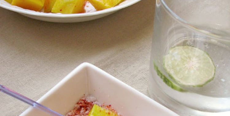 Cubes de mangue verte au piment d’Espelette