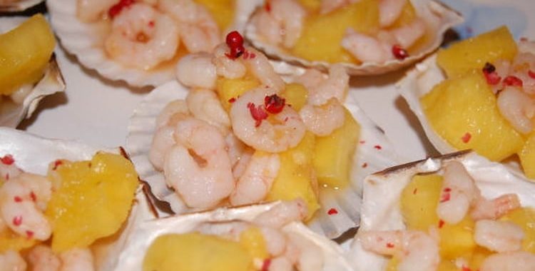 Crevettes apéritives marinées et ananas