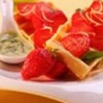 Gaufres citronnées aux fraises et jus de basilic