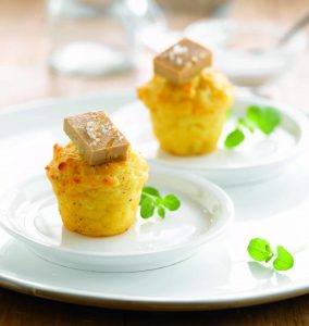 Bouchées de pommes de terre soufflées au foie gras