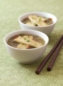 Bouillon aux légumes et au tofu