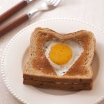 Croque-monsieur coeur au jambon et oeuf au plat – Saint-Valentin