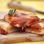 Pizza jambon champignons mozzarella