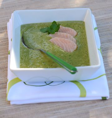Soupe de pois cassés au cresson et saumon frais