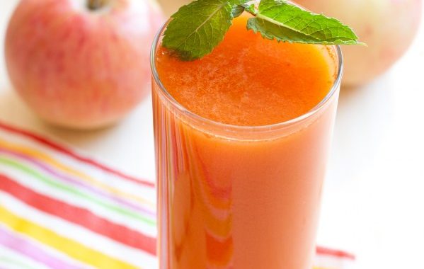 Cocktail vitaminé aux fruits et légumes