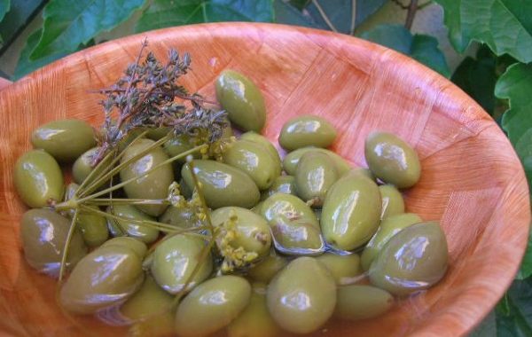 Préparation des olives vertes