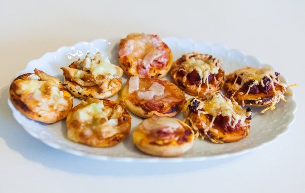 Mini pizzas d’apéro (pour fauchés sans four)