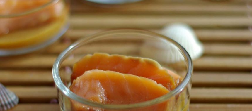 Gelée d’orange au miso et tamari, sashimi de saumon mariné
