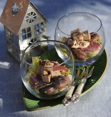 Verrines de chou vert et marron, au foie gras et magret séché