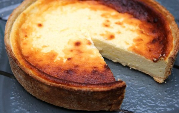 Tarte au fromage blanc (en alsacien, Käsküeche)