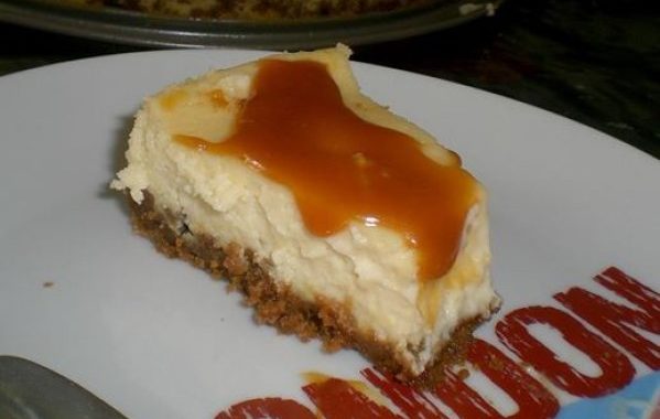 Cheesecake et sa sauce caramel au beurre salé