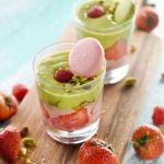 Tiramisu vert et rose : pistaches et fraises