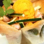 Salade croustillante crevettes courgette granité de mangue