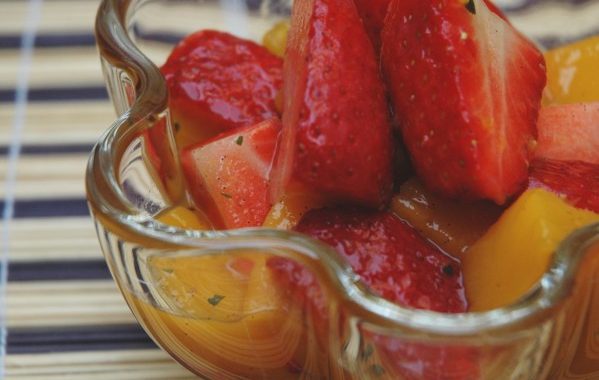 Salade épicée fraises – mangue