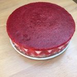 Gâteau frais à la rhubarbe et aux fraises