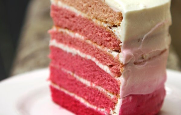 Ombre cake ou gâteau au glaçage dégradé