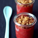 Crumble pommes, fraises, rhubarbe aux speculoos