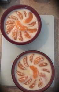 Mandarine à la mousse glacée de chocolat blanc