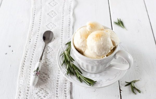 Crème glacée au romarin