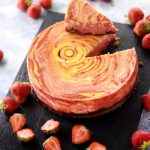 Cheesecake zébré à la confiture de fraises