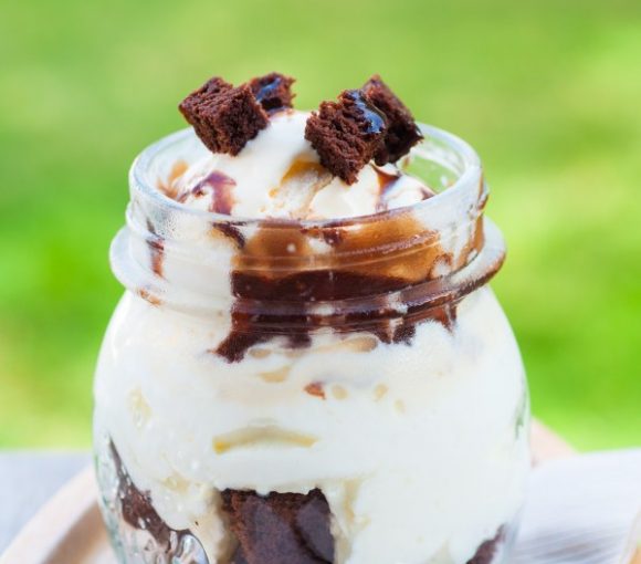 Coupe 'hot chocolate brownie'