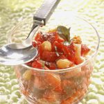 Salade de fraises à la menthe et aux raisins secs