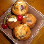 Muffins aux amandes et aux cerises