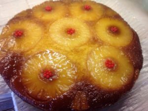 Gâteau caramélisé à l'ananas frais