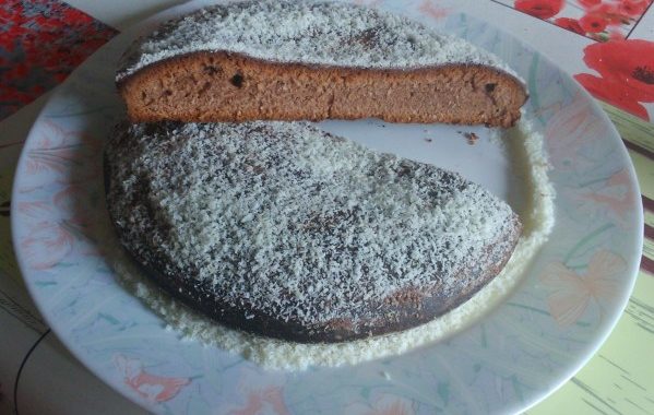 Gâteau au yaourt à la noix de coco et nappage chocolat