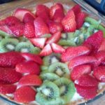 Tarte aux fraises et aux kiwis sur une crème diplomate