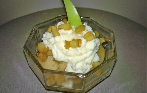 Dessert glacé de pomme flambée au Calvados en verrine