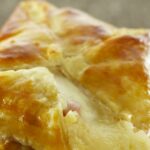 Puff pastry with mozzarella and raw ham