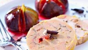 Foie gras au cacao, figues rôties au miel et vinaigre balsamique