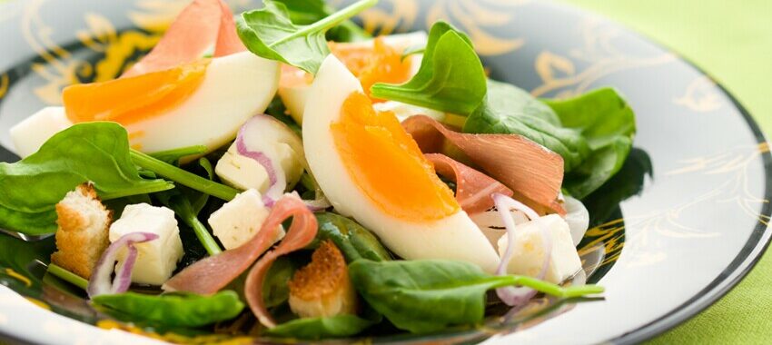 Salad with raw ham