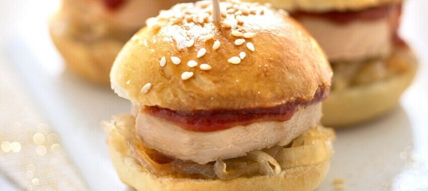 Mini burgers with foie gras and fig chutney