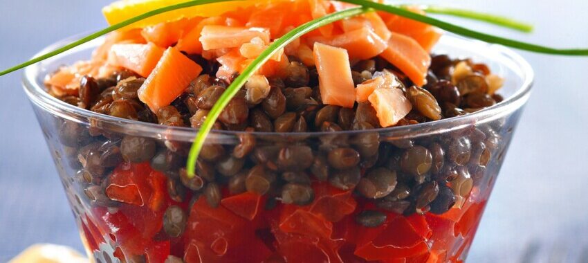 Salade de lentilles aux dés de saumon