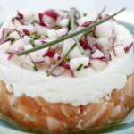 Salmon tartare and crunchy radish with Carré Frais