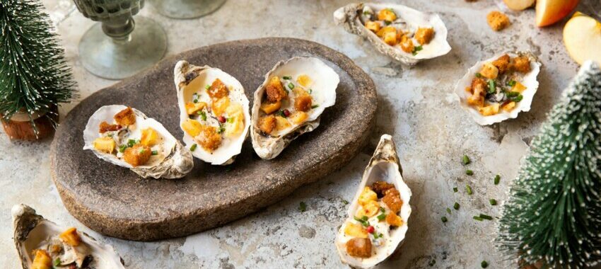 Hot oysters with champagne, fried potatoes and gingerbread