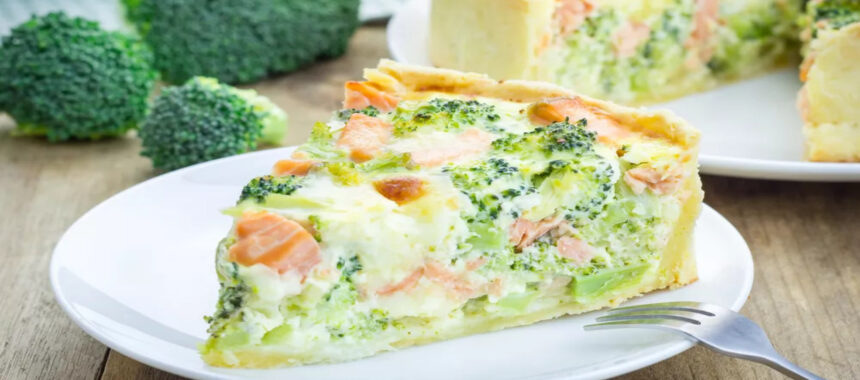 Quiche with salmon, broccoli and feta