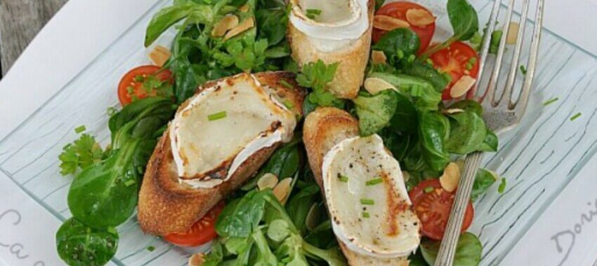 Warm goat cheese salad with honey