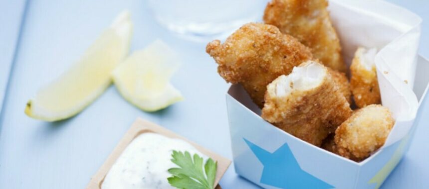 Fish nuggets, cottage cheese sauce