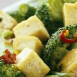 Stir-fried tofu with broccoli