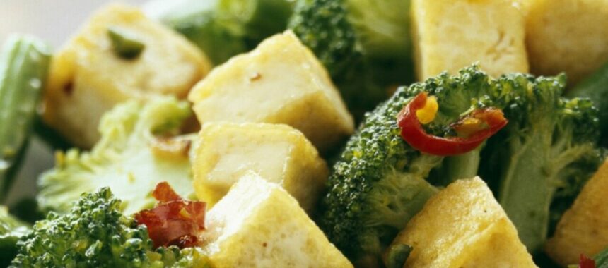 Stir-fried tofu with broccoli