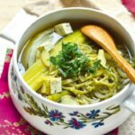 Consommé aux légumes d’hiver et au tofu