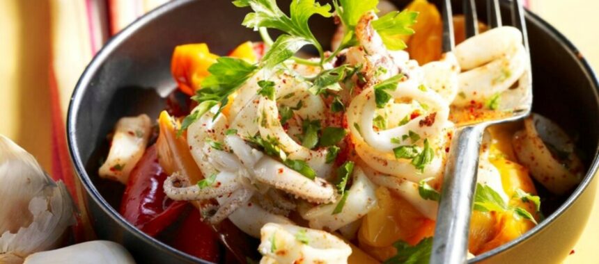 Pan-fried calamari with garlic