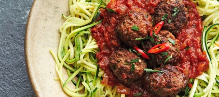 Paleo recipe: beef meatballs and zucchini tagliatelle