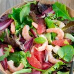 Gourmet mesclun salad and marinated prawns