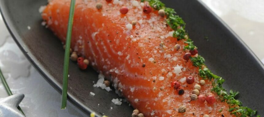 Salmon gravlax with three peppers