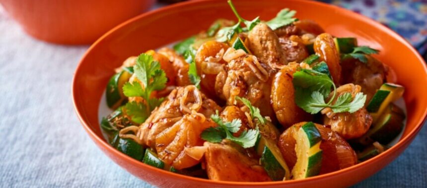 Chicken stir-fry with dried apricots
