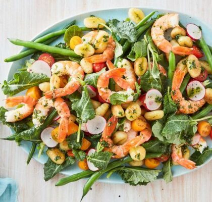 Salade de gnocchis d'été et crevettes en 10 minutes